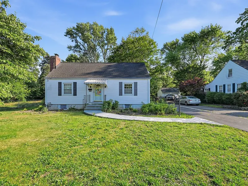 Front exterior view of 3501 Groveton St, Alexandria VA