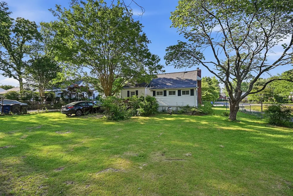 3501 Groveton St, Alexandria, VA 22306 — photo 10 of 25